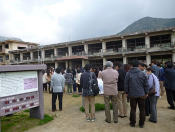 雲仙普賢岳噴火の被災校舎を見学1